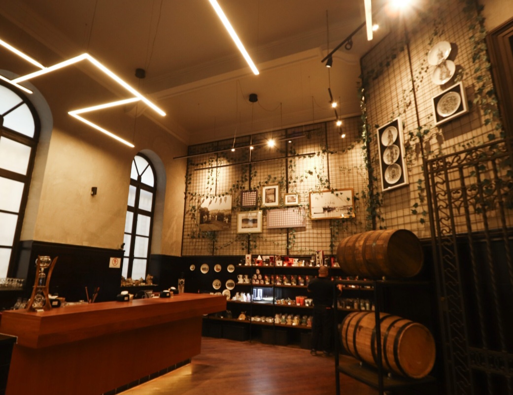 O tempo médio do tour no Museu do Café é de uma  hora. Fotografias e filmagens são permitidas apenas como registro de visita. Não é permitido o uso de flash e nem de tripés/pau de selfie (e acessórios similares) dentro das exposições.