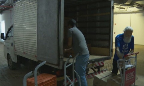  As peças de utilidade para uso diário foram mantidas nos escritórios da instituição Outros objetos foram encaminhados para bazares para serem vendidos. Assim, permitiram um acréscimo na renda da associação. 