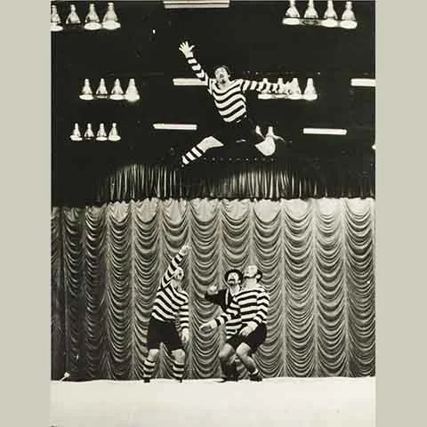 Na época, a atração principal eram as corridas de carruagens. Contudo, com o tempo, foram acrescentadas as lutas de gladiadores, as apresentações de animais selvagens e de pessoas com habilidades incomuns, como engolidores de fogo. 