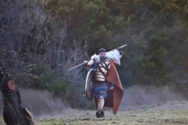 O teste equipou os 13 voluntários com as vestes, que pesavam cerca de 23 quilos. Eles tiveram que passar por uma simulação de onze horas de guerras da Idade do Bronze, com combates típicos aos que aconteciam no século 15 a.C. 