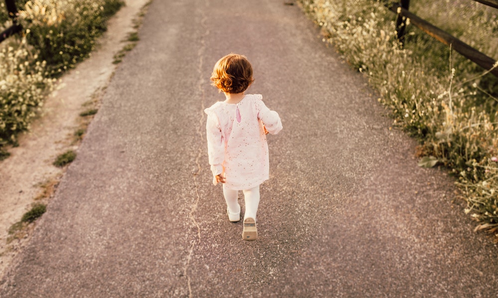 Em um deles, a esposa de Wood, Kathy O’Hara, conta como a mãe do cineasta gostava de vesti-lo com roupas de menina quando ele ainda era criança.