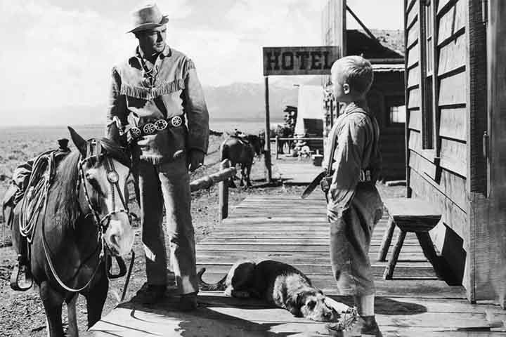 “Os Brutos Também Amam” (1953) - Com direção de George Stevens, o filme tem no papel principal o ator Alan Ladd, que vive o pistoleiro Shane (nome original do longa). 
