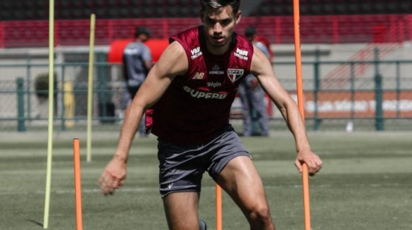 Volante estava com a seleção do Paraguai nos jogos das Eliminatórias Sul-Americanas. Já meia está vetado pelo departamento médico