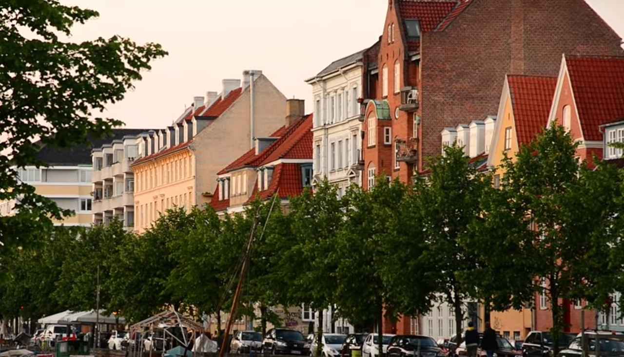 Com um padrão de vida elevado e com ótimos índices de educação, saúde e segurança, a Dinamarca também se destaca pela sua idade, já que é independente desde o começo do século 8.