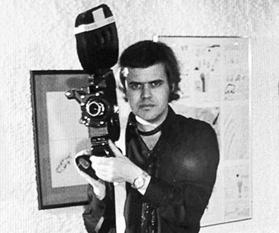 A fortaleza foi comprada pelo pintor, escultor, cenógrafo, artista plástico e surrealista Hans Ruedi Giger, que fez parte da equipe responsável por desenvolver a estética do filme Alien, de 1979.  