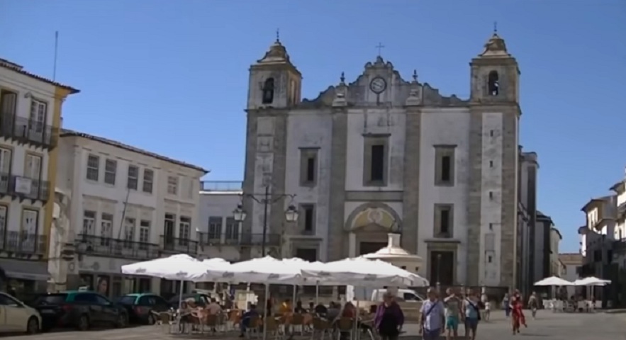 Um dos pioneiros nas navegações para descobrir novos mundos, Portugal é um dos países mais antigos do mundo já que se tornou independente em 1139.