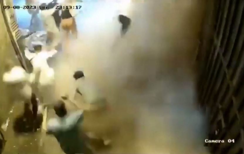 Câmeras mostraram a correria das pessoas em meio a desmoronamentos. De acordo com o Serviço Geológico dos EUA, o tremor foi sentido em Portugal, Espanha e Argélia. O terremoto durou cerca de 15 segundos e ocorreu a 18,5 km de profundidade. 