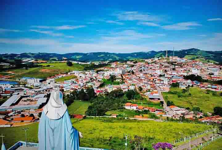 Bom Repouso(1.371m) Intitulada como a capital nacional do morango, a cidade mineira fica a 456 km de Belo Horizonte, com  10.500 habitantes, na  Serra da Mantiqueira. Além da produção de morango, a economia da cidade baseia-se na agropecuária e na produção de derivados do leite.
