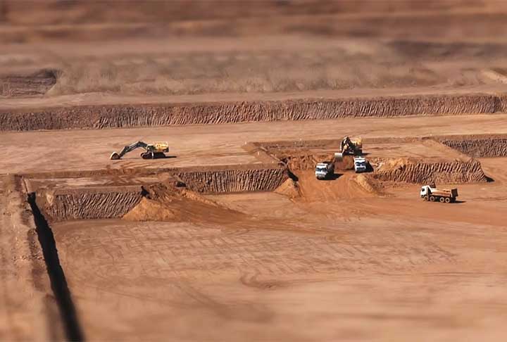 Embora o nome terras raras possa levar à conclusão de que estes são elementos escassos na crosta terrestre, alguns como cério, itrium e neodímio são mais abundantes.