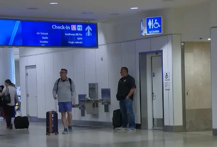 O funcionário teria saído para atender um chamado e, ao retornar cerca de 20 minutos depois, encontrou o cãozinho já sem vida.