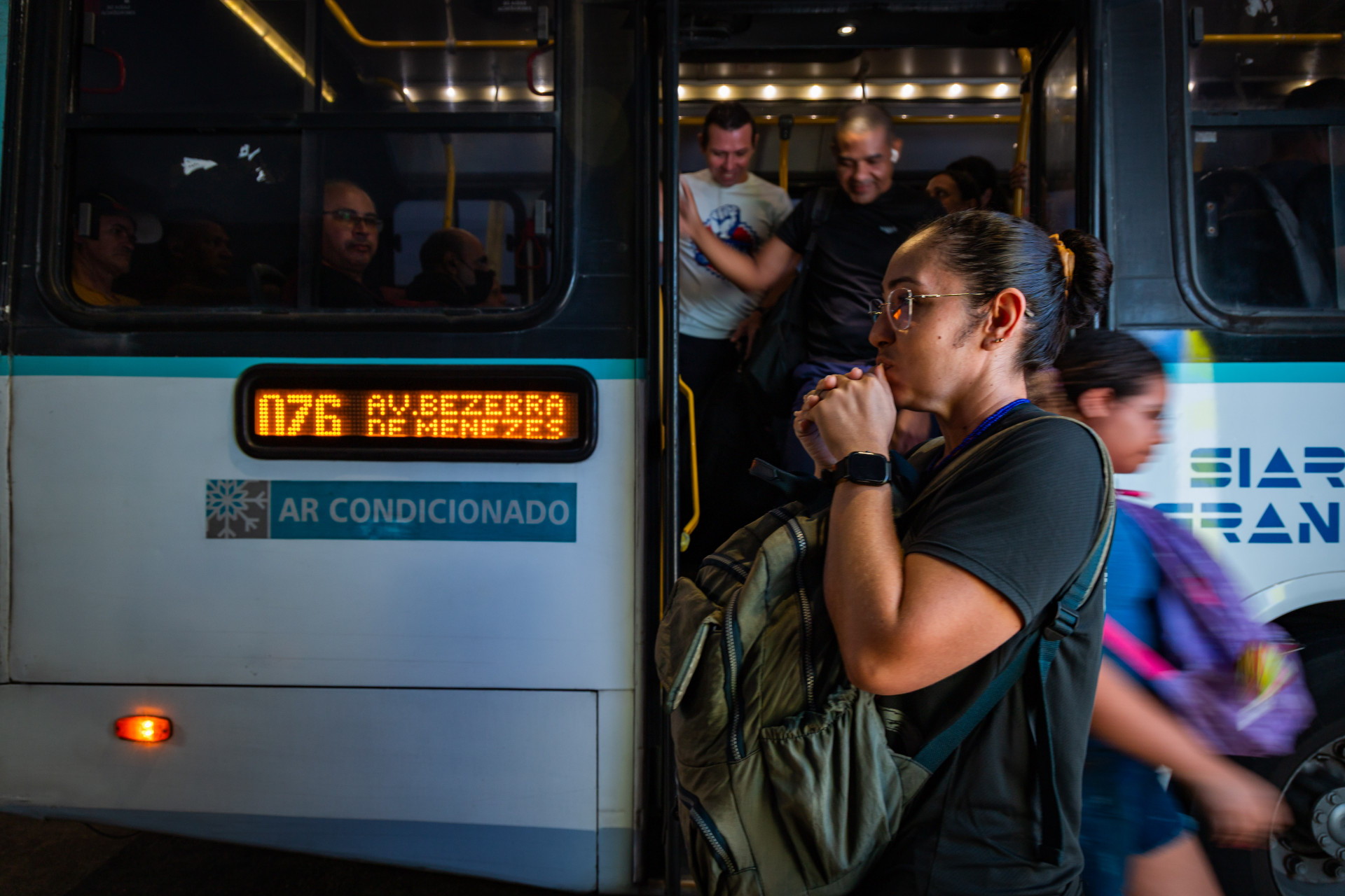 ￼POPULAÇÃO sofre com assaltos em ônibus na Cidade (Foto: FCO FONTENELE)