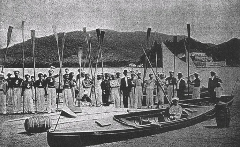 A elite santista se mudou para o Paquetá no século 19, mais precisamente a partir de 1820, mas com aumento de fluxo em 1860, com a estação ferroviária no Valongo. 