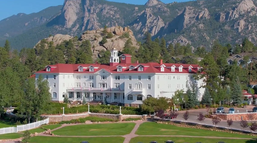 Hotel Stanley (EUA) - O famoso hotel no Colorado foi cenário do filme de terror O Iluminado e o antigo proprietário, Freelan Oscar Stanley, assombra os hóspedes pelos corredores. 