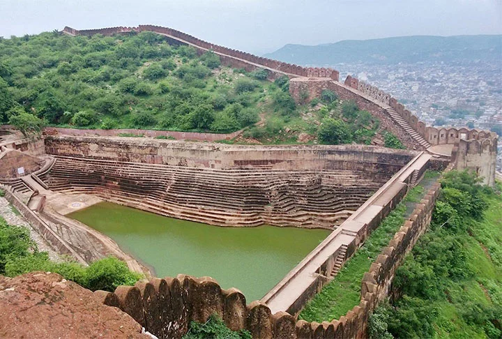 FORTE NAHARGARH - Situado na Índia, foi encomendado pelo príncipe feudal Jai Singh, em 1734, no maciço de Aravalli, um pouco afastado da cidade de Jaipur. A Morada dos Tigres, como também é conhecida, foi  residência de verão da família real e atualmente é um espetacular mirante. 