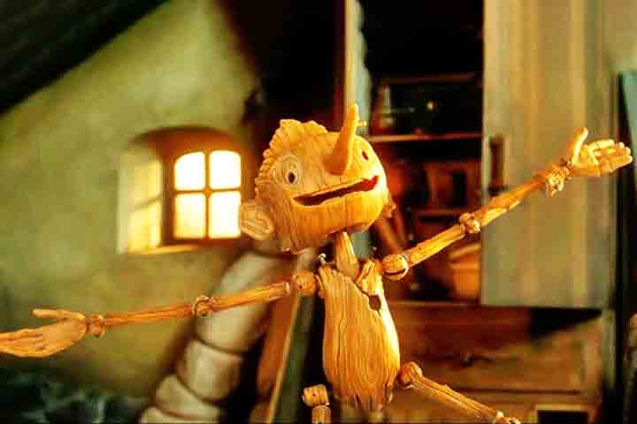 Em 7 de julho de 1881, o autor publicou os primeiros capítulos de “Histórias de uma Marionete”. Em 1883, as histórias foram reunidas em um livro chamado “As Aventuras de Pinóquio”.

