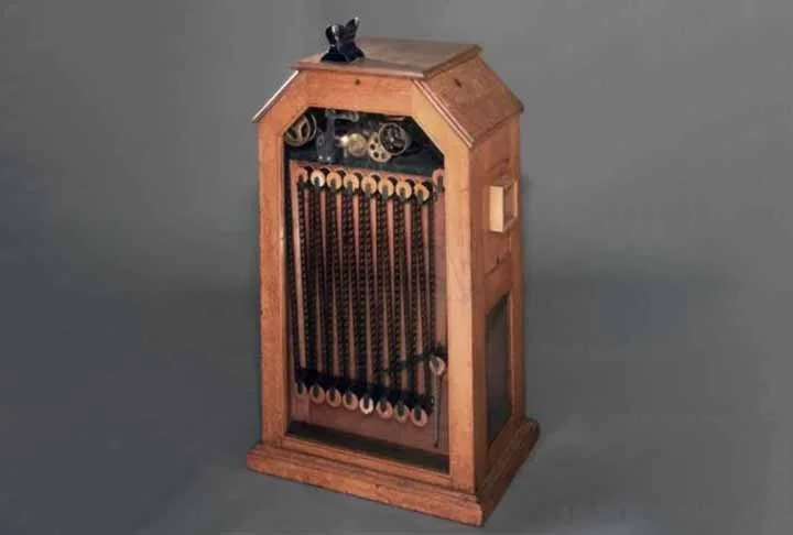 Considerado revolucionário, o dispositivo permitiu, pela primeira vez, a reprodução de imagens em movimento de forma individual.