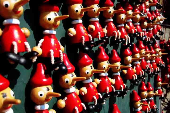 A imagem de Pinóquio com o nariz grande se tornou muito popular e até hoje é possível encontrar produtos que reproduzem sua figura. 

