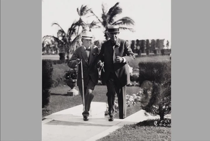 Em 1878, com 31 anos, propôs a si mesmo o desafio de obter luz a partir da energia elétrica. Outros pesquisadores já haviam tentado construir lâmpadas elétricas. Nernst e Swan, por exemplo, haviam obtido alguns resultados, mas seus dispositivos tinham vida bastante curta.