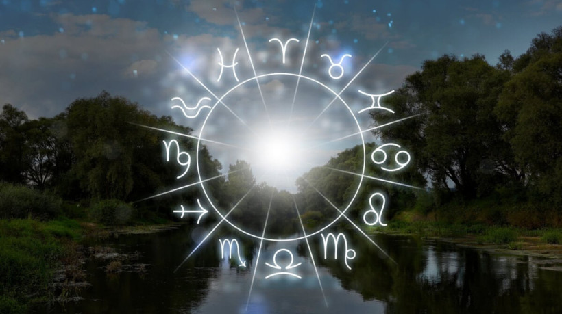 O Sol e os demais astros indicam coragem e determinação, mas também pedem revisões importantes (Imagem: New Africa
| Shutterstock) 