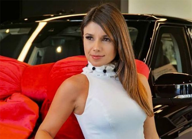 Ela começou a carreira ainda na adolescência. E tornou-se conhecida por seu estilo musical que mescla o sertanejo com elementos do pop e da música romântica.