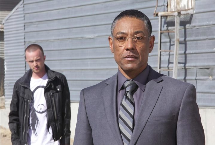 Breaking Bad também é conhecida ter introduzido dos vilões mais marcantes de todos os tempos: o frio e calculista Gustavo Fring, interpretado por Giancarlo Esposito.