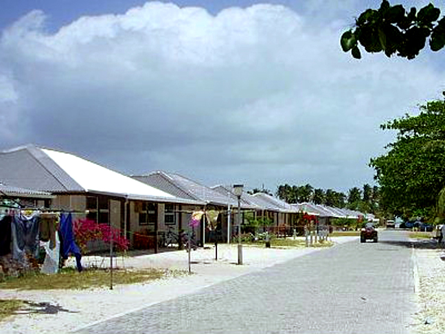 Ilhas Cocos (Austrália): Este é um território australiano no Oceano Índico, localizado a aproximadamente 2.750 quilômetros a noroeste da costa da Austrália.