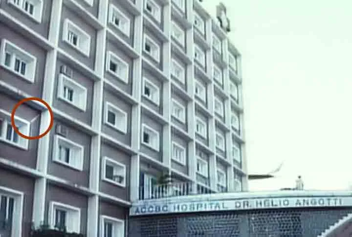 No ano seguinte, um período antes de sua morte, Chico Xavier disse que a luz eram os espíritos de sua mãe e Emmanuel que foram visitá-lo no leito hospitalar. 