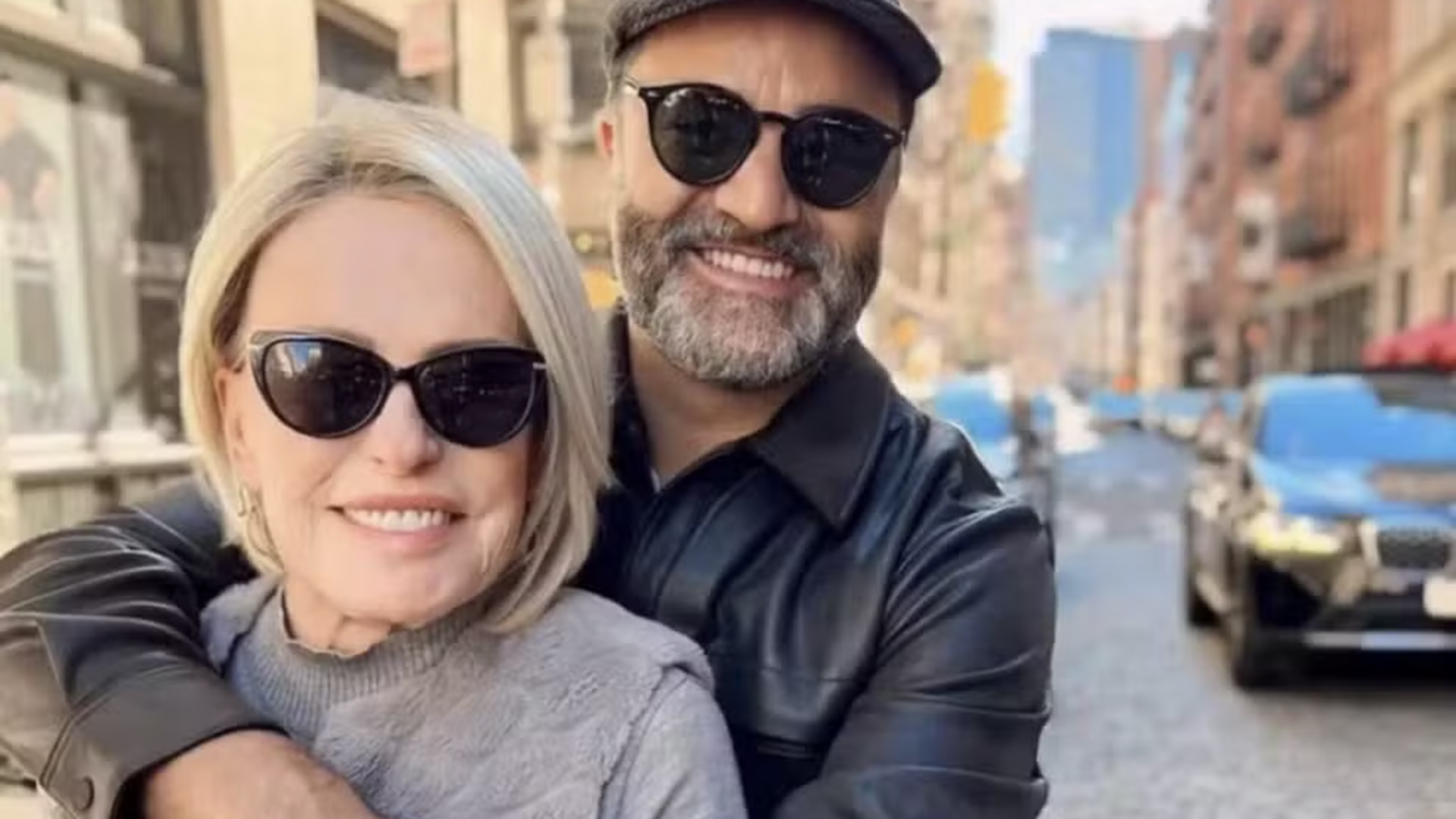O relacionamento entre Ana Maria Braga e Fabio Arruda teve início em 2022, mas apenas em janeiro do ano seguinte a comunicadora publicou uma foto ao lado do seu novo amor, em uma viagem pela África do Sul, tornando público o enlace.
