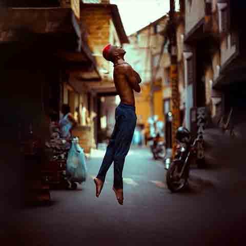 Um livro que transforma luta em arte. Sua colaboração faz essa obra existir!  Fotografia que emociona, palavras que libertam.
