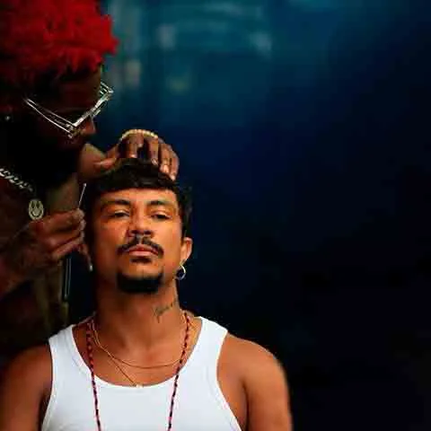 Ele enxergou beleza onde muitos não veem. Agora, vamos levar essa visão para o mundo! Um registro único da cultura favelada. Mais que um livro, um manifesto de orgulho negro e periférico. Seja parte dessa história!
 