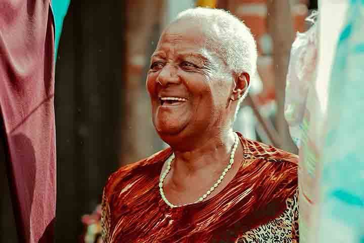 A arte que nasce na favela merece ecoar no mundo todo. Ajude este livro a chegar mais longe! 10 anos de trabalho reunidos em páginas emocionantes.