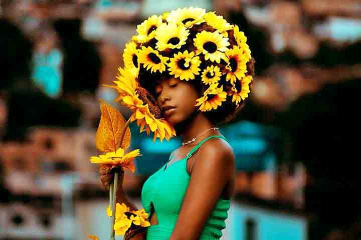 A favela vista por quem a ama. Um livro que só existe com seu apoio! Imagens poderosas + textos comoventes.