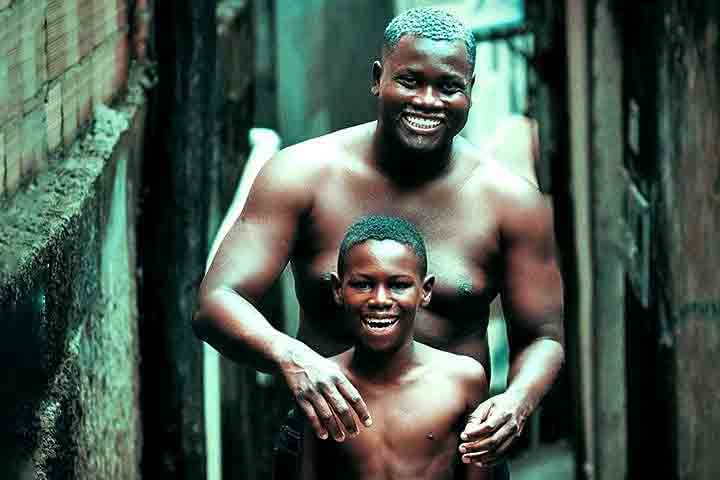 Um livro que vai mudar a forma como vemos a favela. E você pode fazer parte disso!
Fotografia autêntica + poesia impactante.