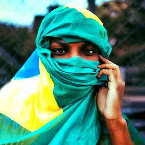 Este livro é um ato de resistência cultural. E ele só existe com seu apoio! Imagens e textos que transformam.