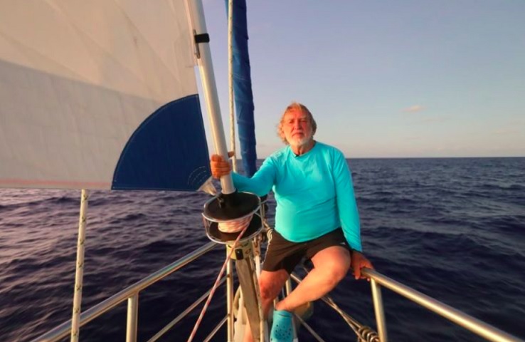 Apesar de ter nascido no território que hoje é a Ucrânia (na época pertencia à União Soviética), Belov não é fluente em russo. 