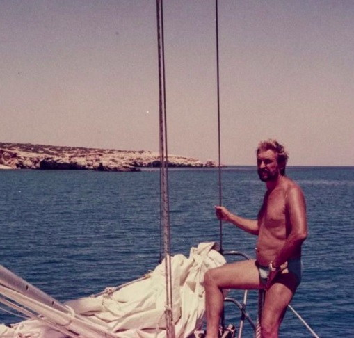 Aleixo Belov já deu cinco voltas ao mundo em um barco a vela, sendo três delas sozinho. No entanto, desta vez, quando partir de Salvador no próximo mês, ele estará acompanhado por nove pessoas: sete brasileiros e dois russos. 