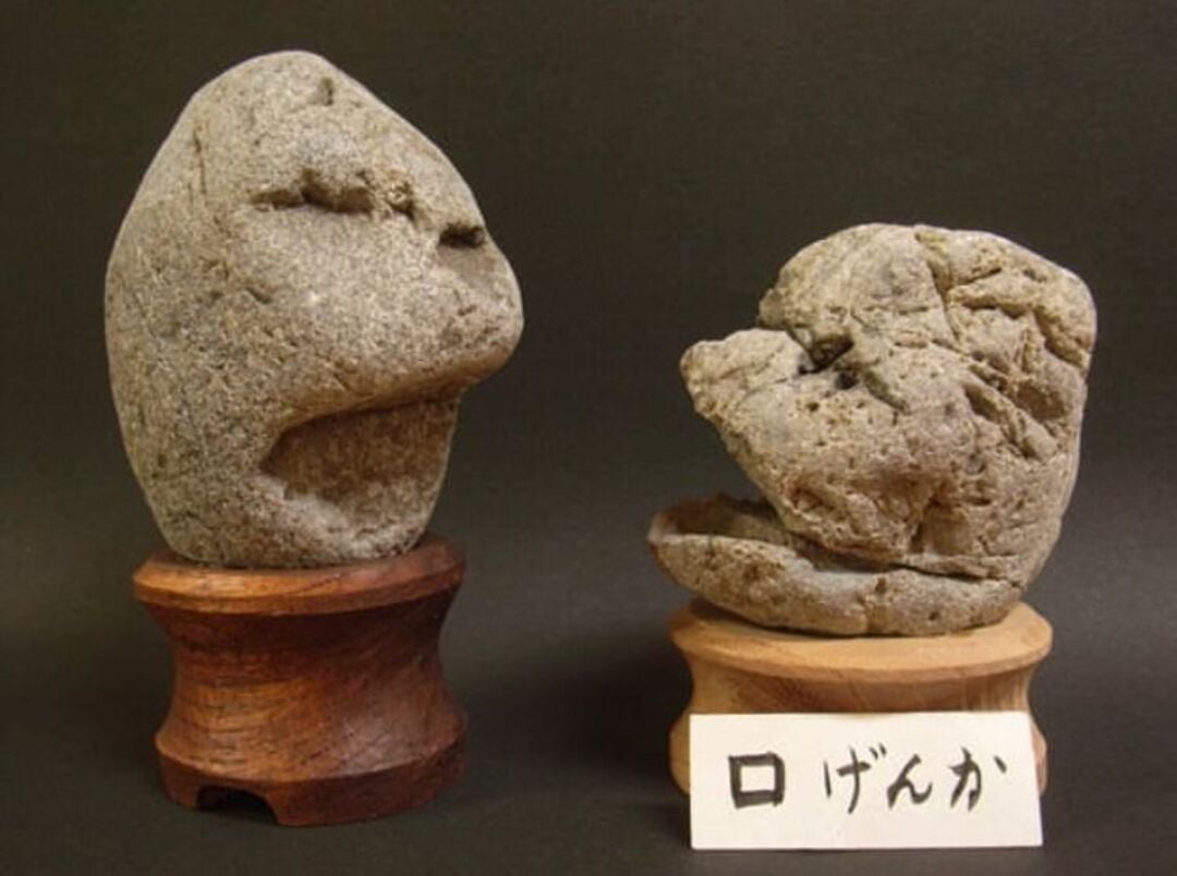 No segundo andar, há uma variedade ainda maior de pedras, categorizadas por tema, como animais, objetos e até mesmo personagens históricos.