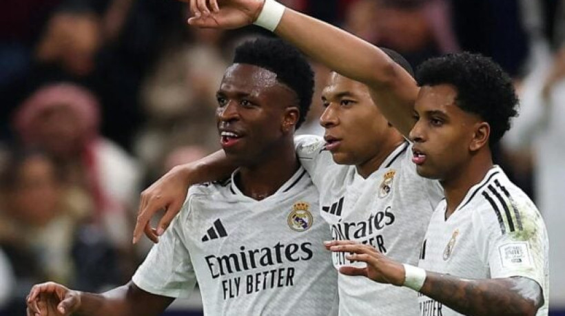 Mesmo sem balançar a rede, atacante brasileiro tem protagonismo e dá duas assistências na classificação merengue para a semifinal da Copa do Rei