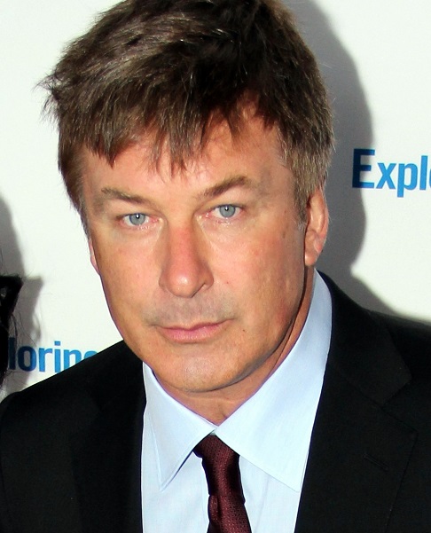 Ao longo de sua carreira, Baldwin se envolveu em várias polêmicas, incluindo conflitos com a imprensa e acusações de comportamento violento. 