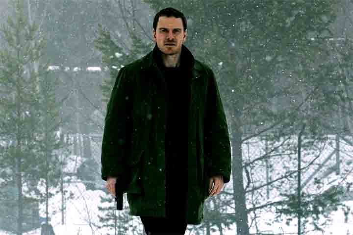'Boneco de Neve', lançado em 2017, é um thriller baseado no best-seller de Jo Nesbø. Fassbender dá vida ao detetive Harry Hole, que investiga uma série de assassinatos brutais relacionados a um misterioso assassino que deixa bonecos de neve como assinatura. O filme recebeu críticas mistas, mas sua atuação foi destacada, especialmente pelo comprometimento com a complexidade do personagem.