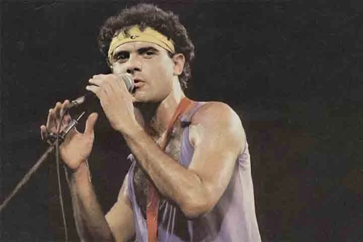 Em 15 e 20 de janeiro de 1985, o Barão Vermelho se apresentou na primeira edição do Rock in Rio. A apresentação da banda no quinto dia do festival tornou-se antológica por coincidir com a eleição do presidente Tancredo Neves, que marcou o fim da Ditadura Militar. 
