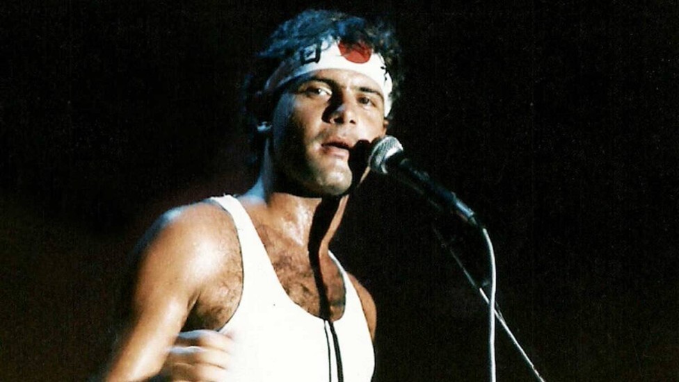 O álbum Burguesia (1989), último de Cazuza, foi gravado com o cantor em uma cadeira de rodas e com a voz nitidamente enfraquecida. O álbum vendeu 250 mil cópias.