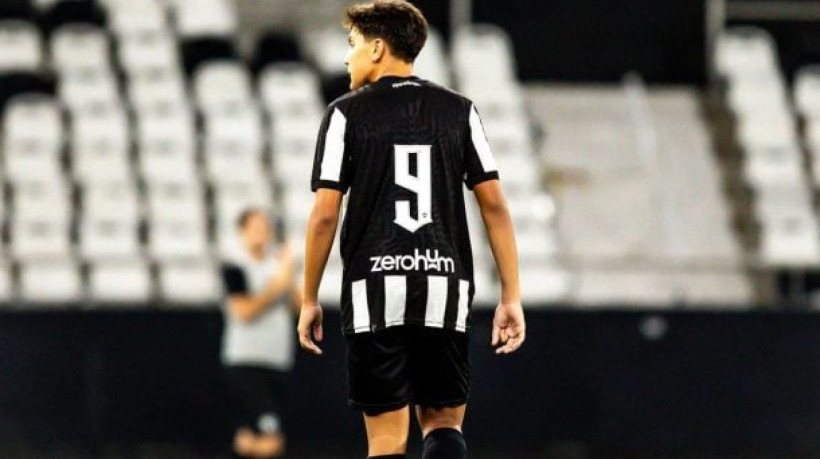 Com técnicas de futsal, garoto tem apenas 14 anos e já impressiona os seus treinadores no Glorioso. Saiba mais!