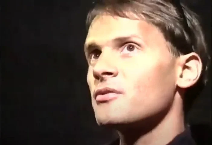 Um novo teste revelou que o cantor era portador do vírus HIV. Na época, ele foi levado pelos pais aos Estados Unidos, onde foi submetido a um tratamento à base de AZT durante dois meses no New England Hospital, de Boston. 