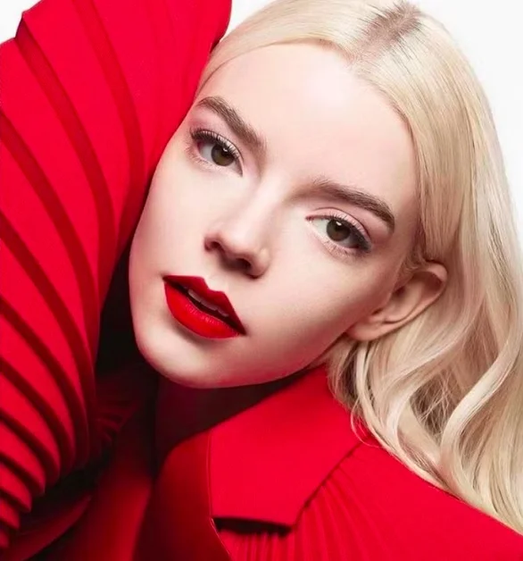 A análise, feita de maneira mais científica, leva em conta proporções dos olhos, sobrancelhas, nariz, lábios, queixo, mandíbula e formato do rosto.