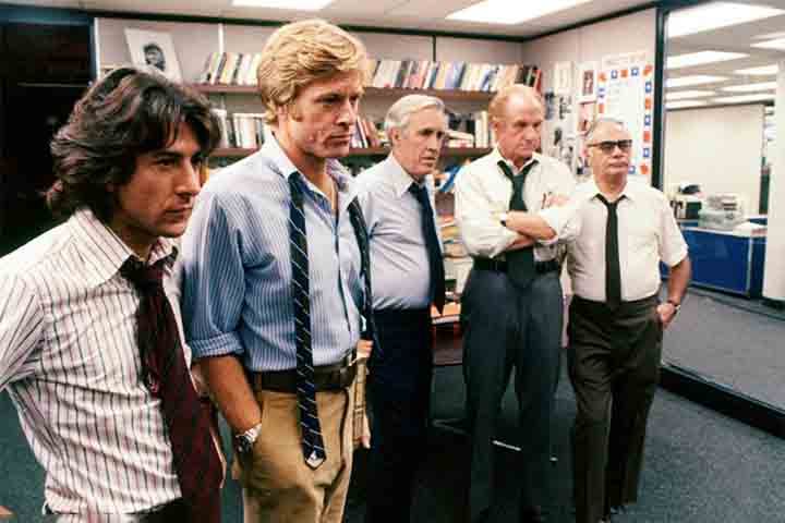 Com Dustin Hoffman, no papel de Carl Bernstein, e Robert Redford, como Bob Woodward, o filme levou quatro estatuetas do Oscar - Mellhor Ator Coadjuvante (Jason Robards), Melhor Direção de Arte, Melhor Som e Melhor Roteiro Adaptado. 
