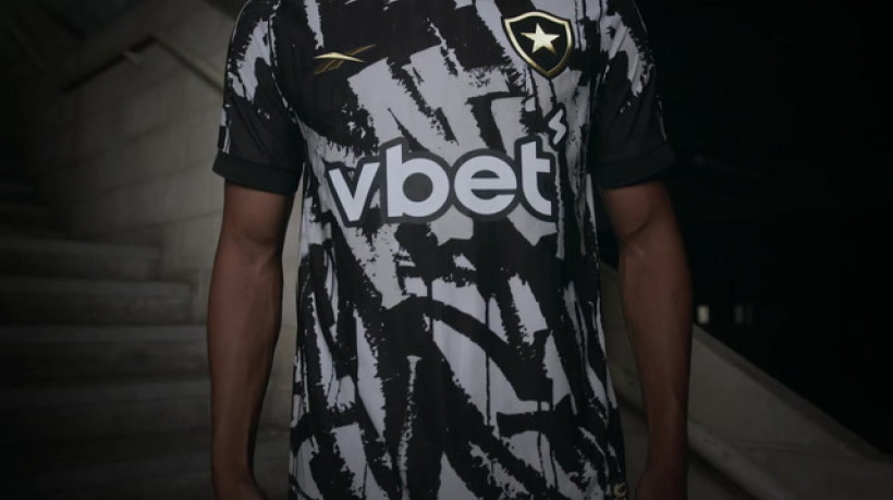 AURA 90: Botafogo apresenta novo uniforme IV para temporada 2025/2026