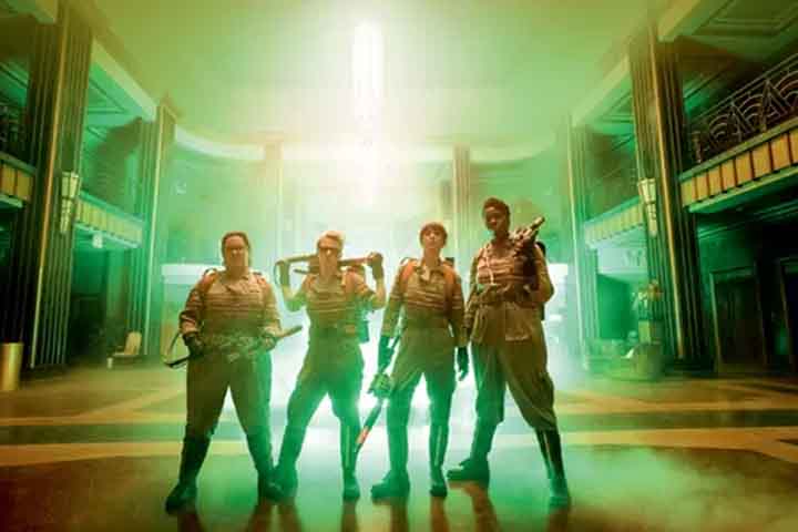 Com o resultado do primeiro fim de semana de exibição do novo filme, Ghostbusters: Apocalipse de Gelo, nos EUA e em alguns territórios internacionais, a saga de comédia ultrapassou a marca de US$ 1 bilhão das bilheterias mundiais.