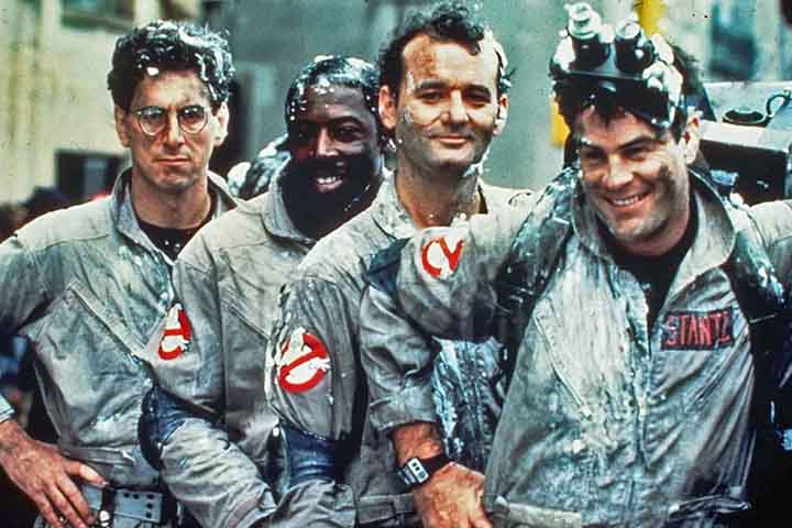 Os Caça-Fantasmas (Ghostbusters) , lançado em 1984, misturou os gêneros fantasia, aventura, ficção científica e comédia, com direção de Ivan Reitman e roteiro de Harold Ramis e Dan Aykroyd.