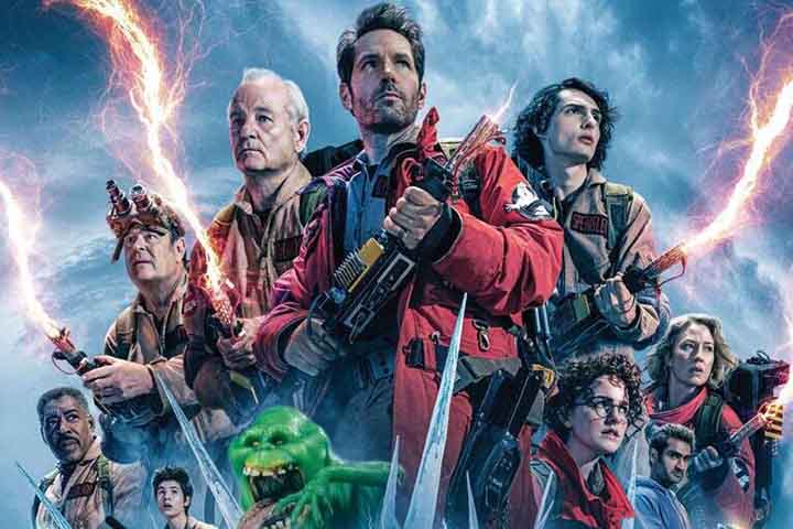 Nas quatro décadas, cinco filmes foram realizados. O primeiro, que se tornou um clássico da comédia, Os Caça-Fantasmas (1984), Os Caça-Fantasmas 2 (1989), Caça-Fantasmas (2016), Ghostbusters - Mais além (2021) e “Ghostbusters: Apocalipse de Gelo”, que estreou em 11 de abril de 2024 nos cinemas brasileiros.